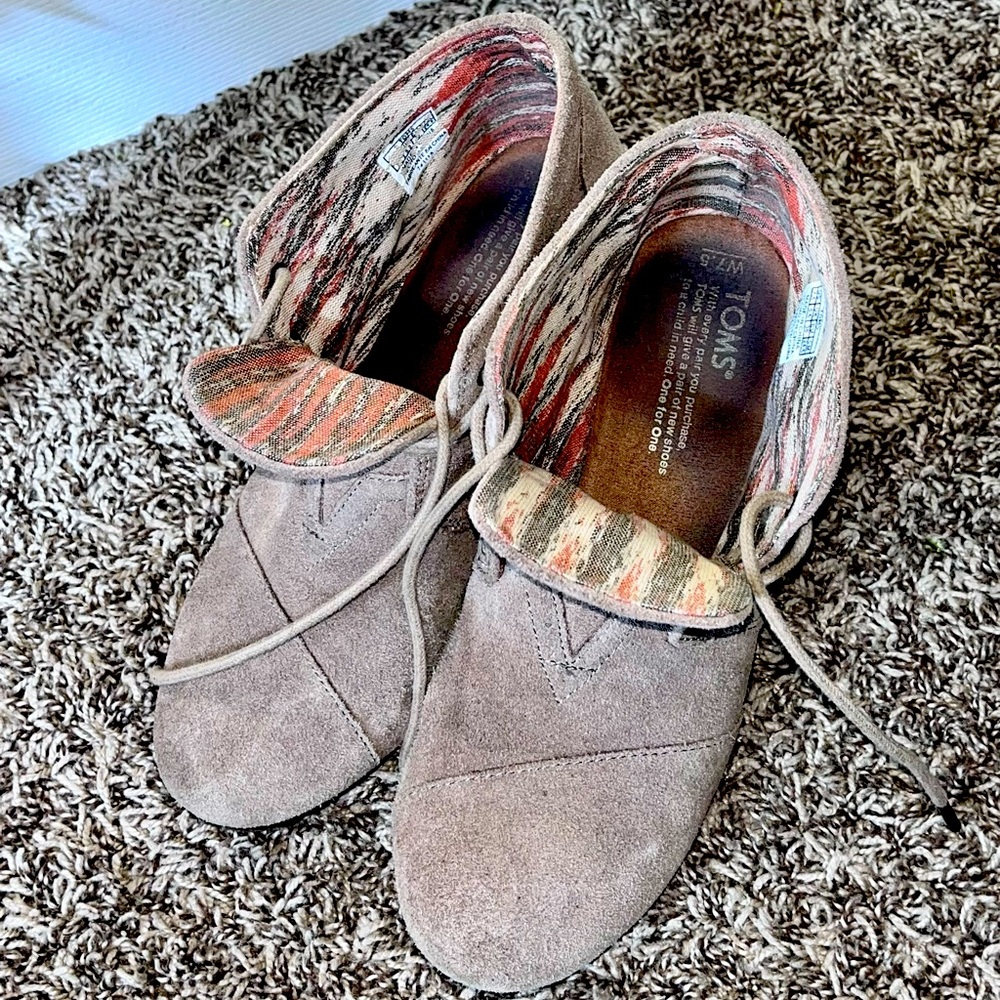 Toms Tan Suede Wedges